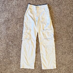 Hollister Ultra High Rise Baggy Cargo pants women’s size 000 Regular Light Beige